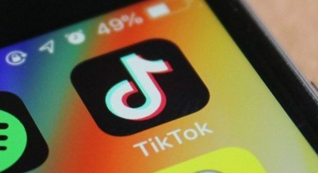 TikTok فقیر و زشت را سانسور می کند